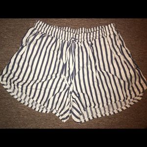 UNIVERSAL THREAD Blue and white striped shorts!